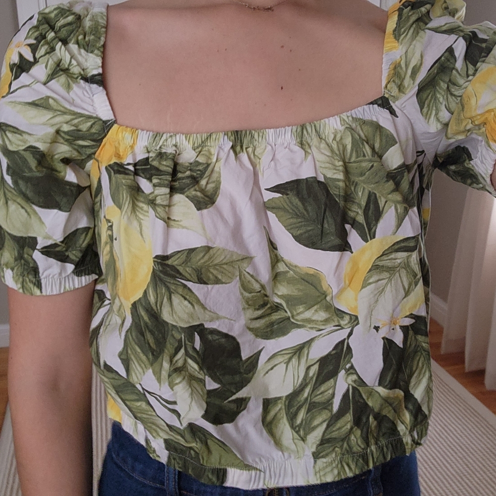H & M Cropped Lemon Shirt Size S